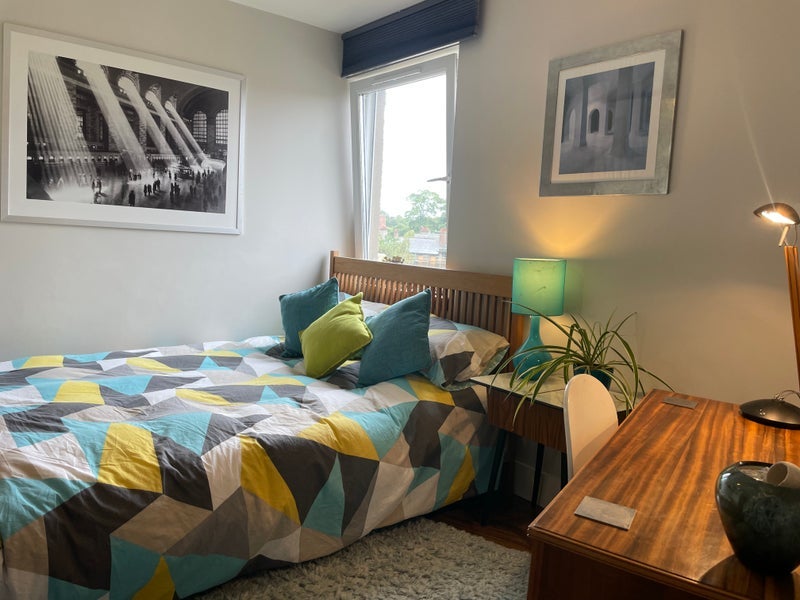 Flat Falcon Court in City of Edinburgh