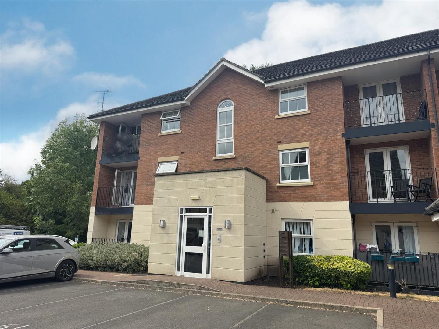 Flat Badgerdale Way in Derby