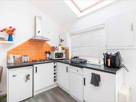 Flat Knyveton Road in Bournemouth