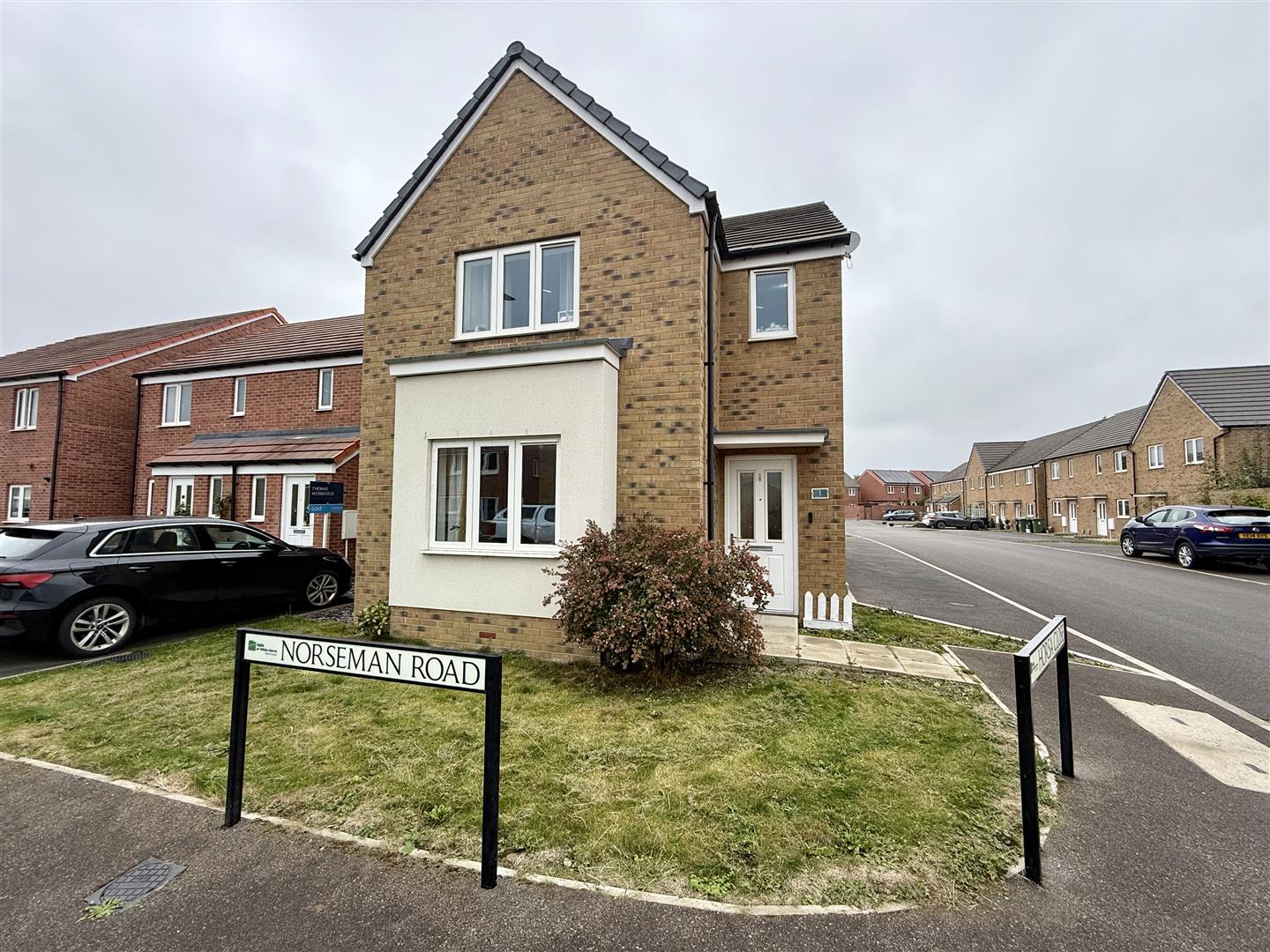 House Horsa Close in Grove