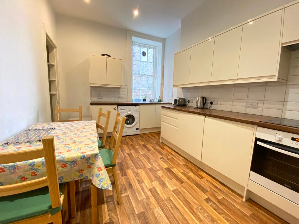Flat Sciennes Road in City of Edinburgh