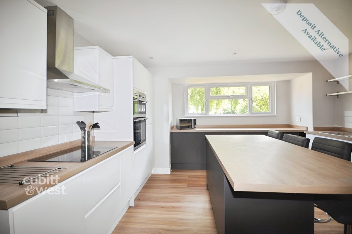 Room Wheatcroft Grove in Rainham
