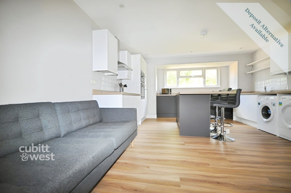 Room Wheatcroft Grove in Rainham
