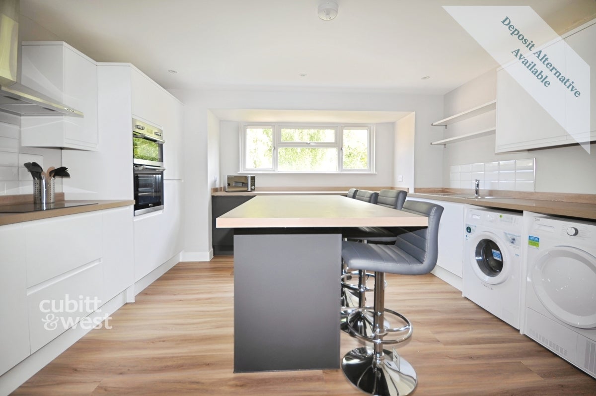 Room Wheatcroft Grove in Rainham