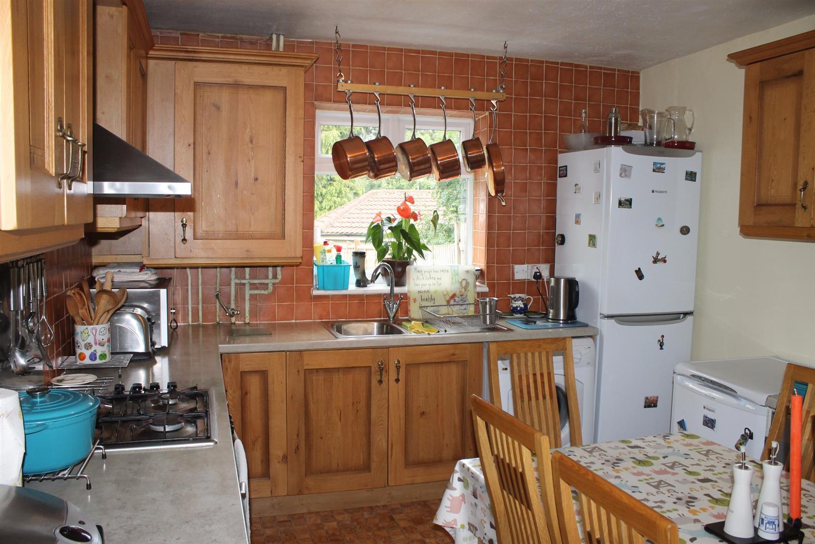 Room Spearing Road in High Wycombe