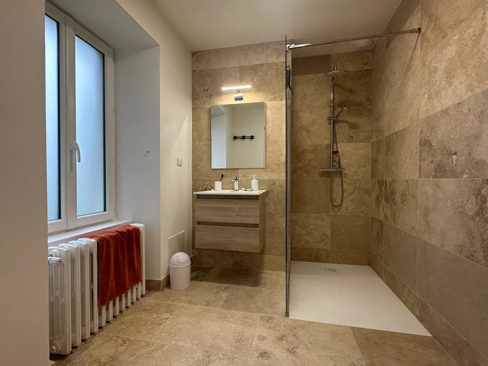 Room Rue du Docteur Jean Maintenon in Angoulême
