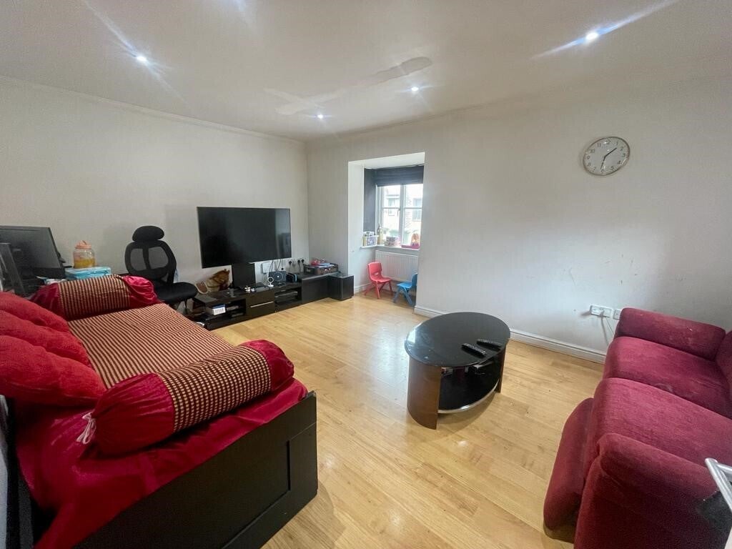 Flat Perivale in Milton Keynes