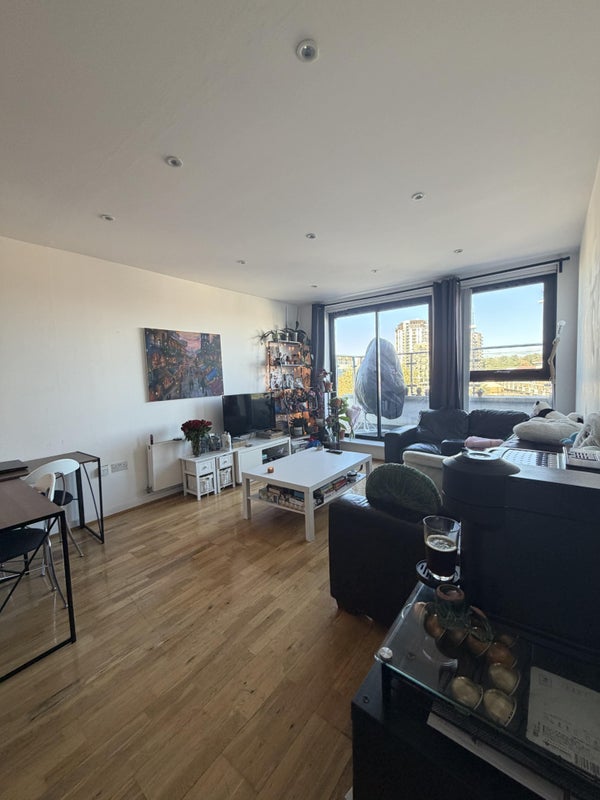 Room Bow Common Lane in Greater London