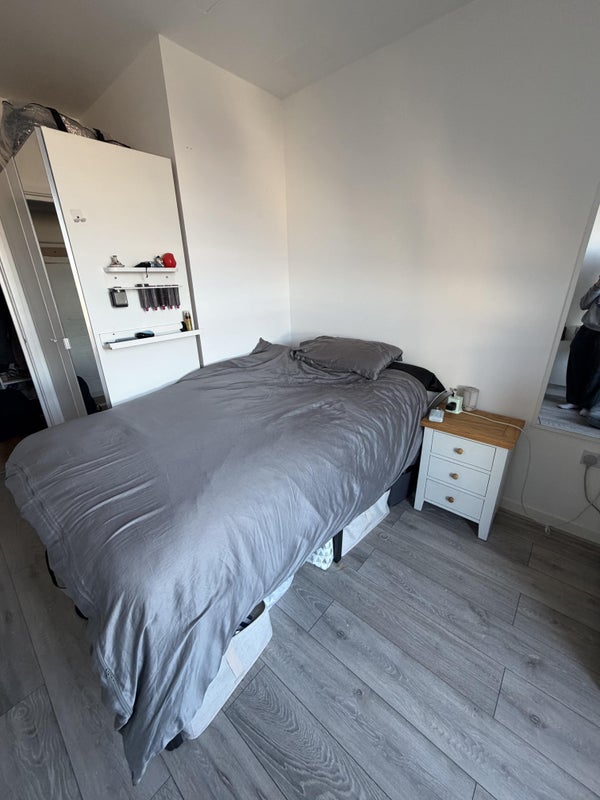 Room Bow Common Lane in Greater London