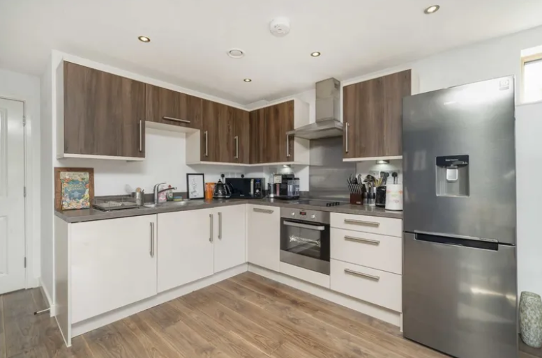 Flat Gifford Road in Greater London