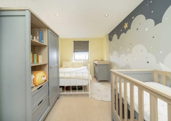 Flat Gifford Road in Greater London