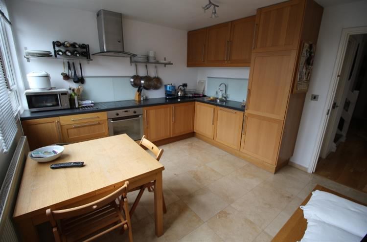 Room Dale Road in Greater London