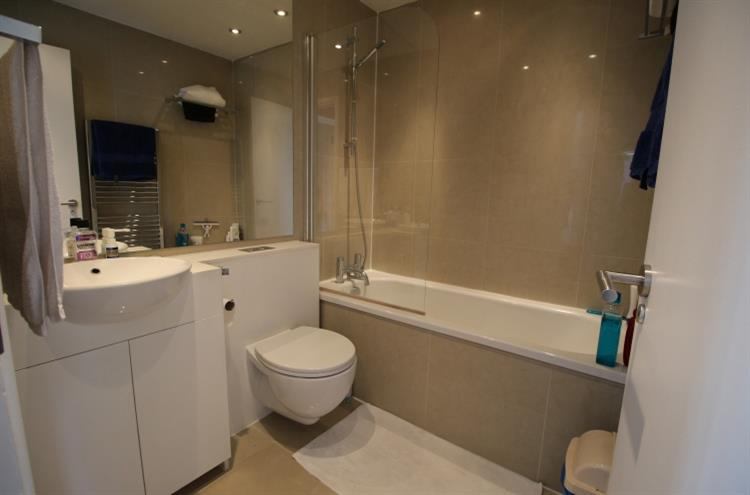 Room Dale Road in Greater London