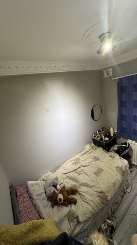 Room Caledon Road in Greater London