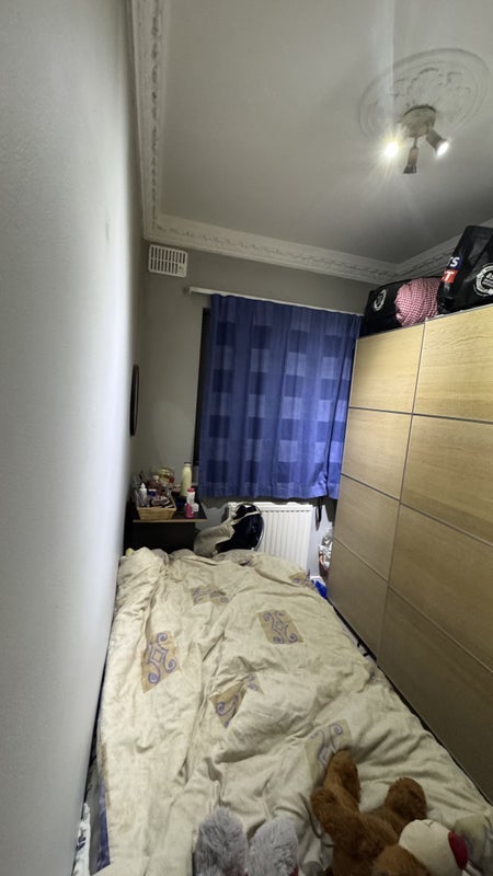 Room Caledon Road in Greater London