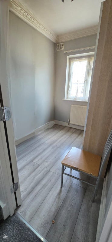 Room Caledon Road in Greater London