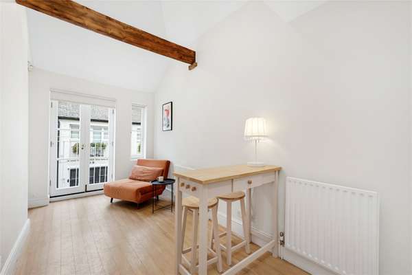 Flat Egerton Gardens Mews in Greater London