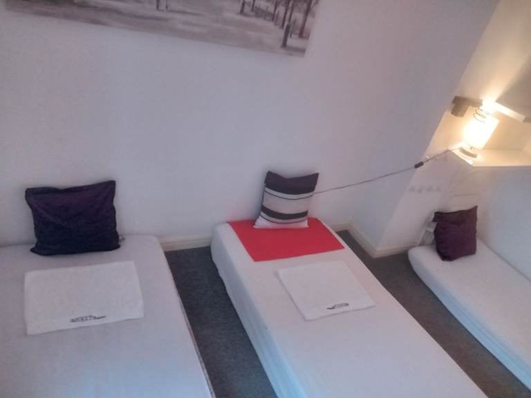 Room Ronald Road in Birmingham