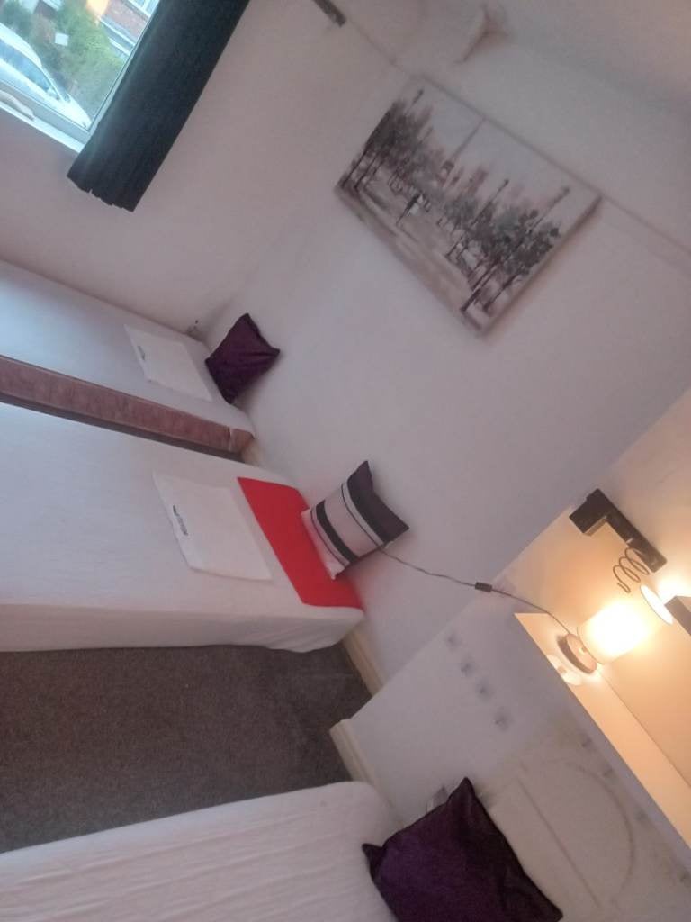 Room Ronald Road in Birmingham