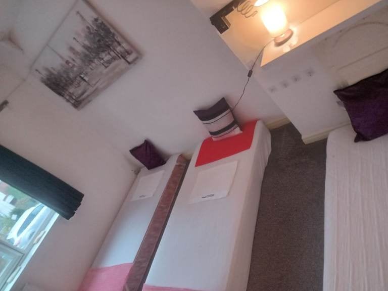Room Ronald Road in Birmingham