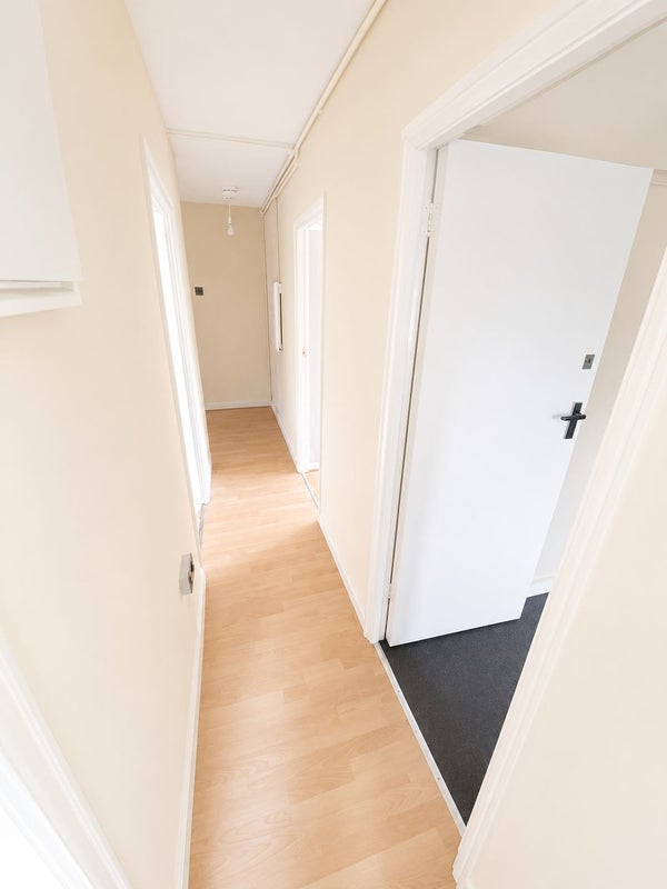 Room Plummer Road in Greater London