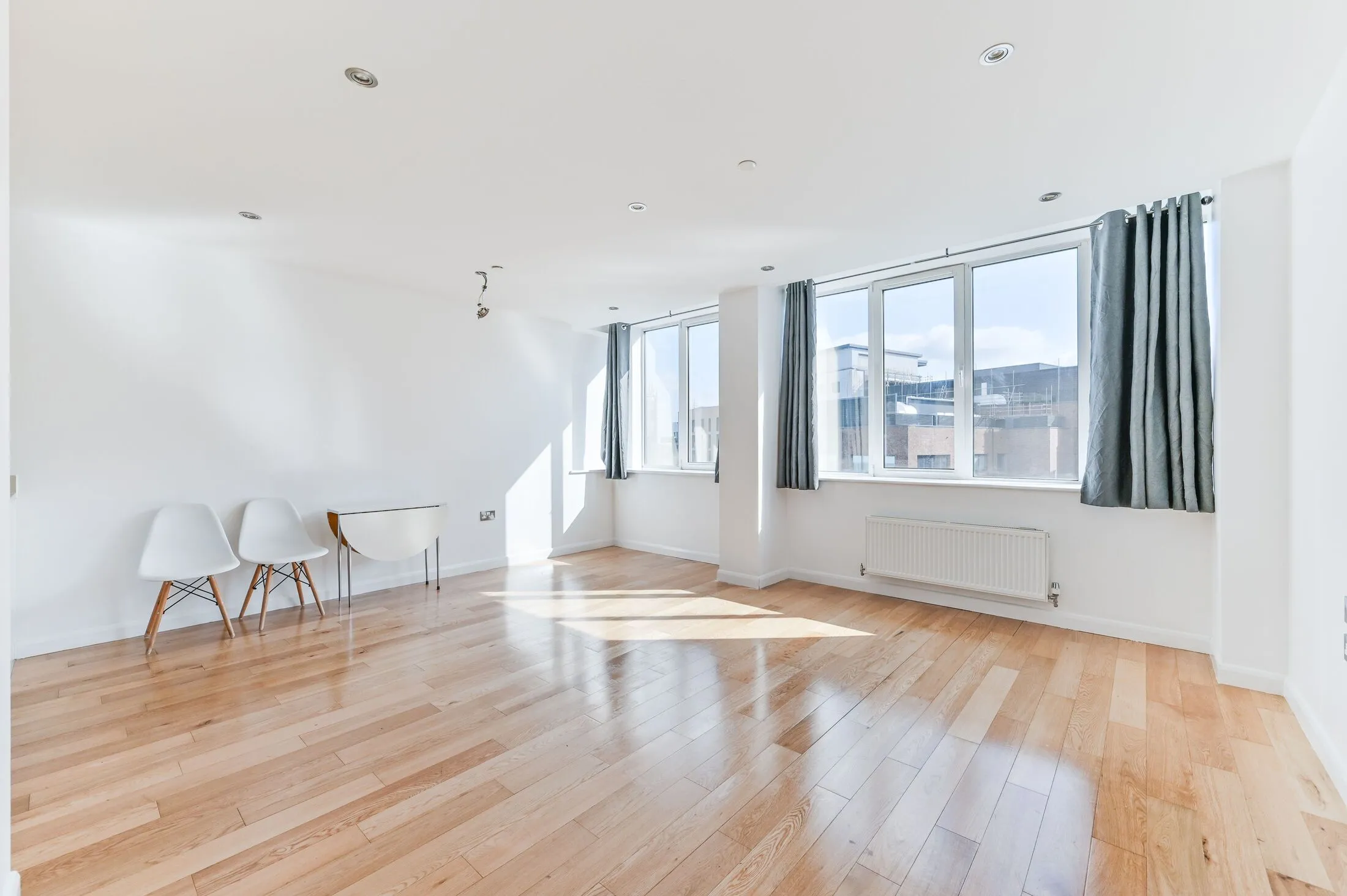 Flat Lansdowne Road in Greater London