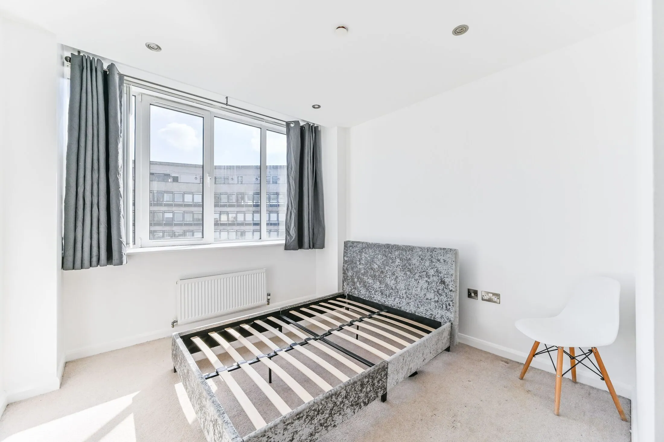 Flat Lansdowne Road in Greater London