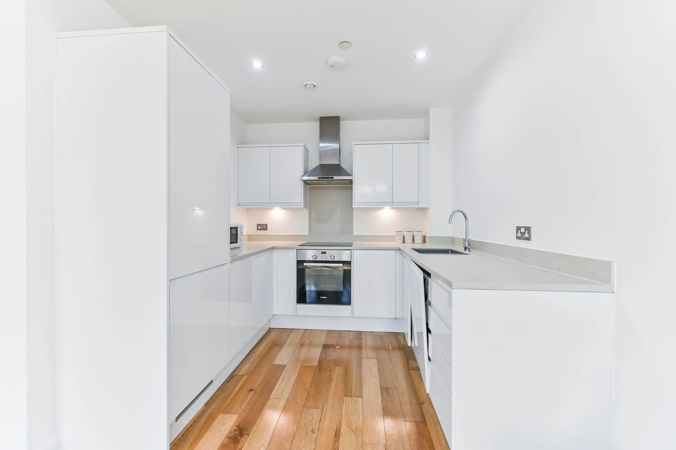 Flat Lansdowne Road in Greater London