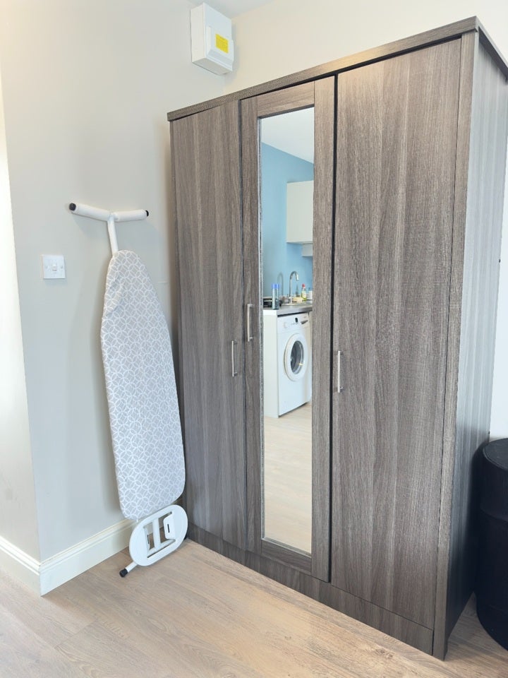 Room Kingsway in Borough of Spelthorne