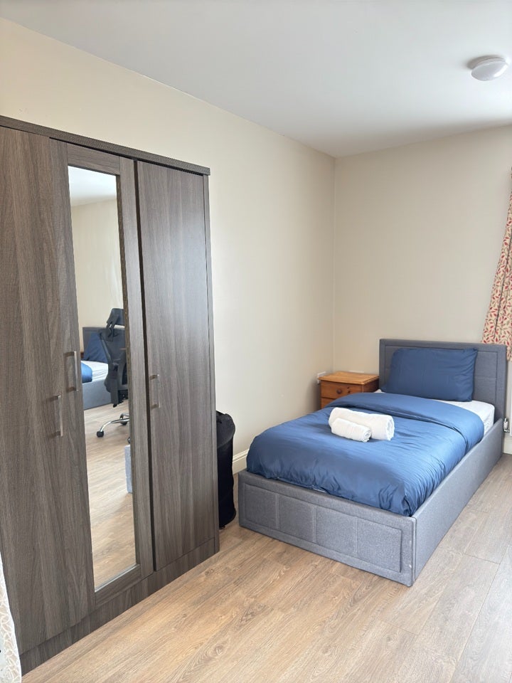 Room Kingsway in Borough of Spelthorne