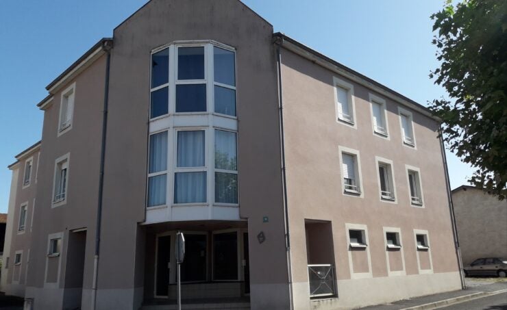 Appartement Place de la République à Puy-Guillaume