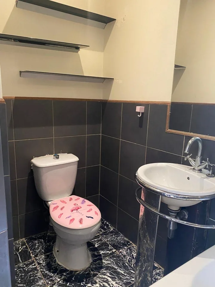 Flat Norbury Crescent in Greater London
