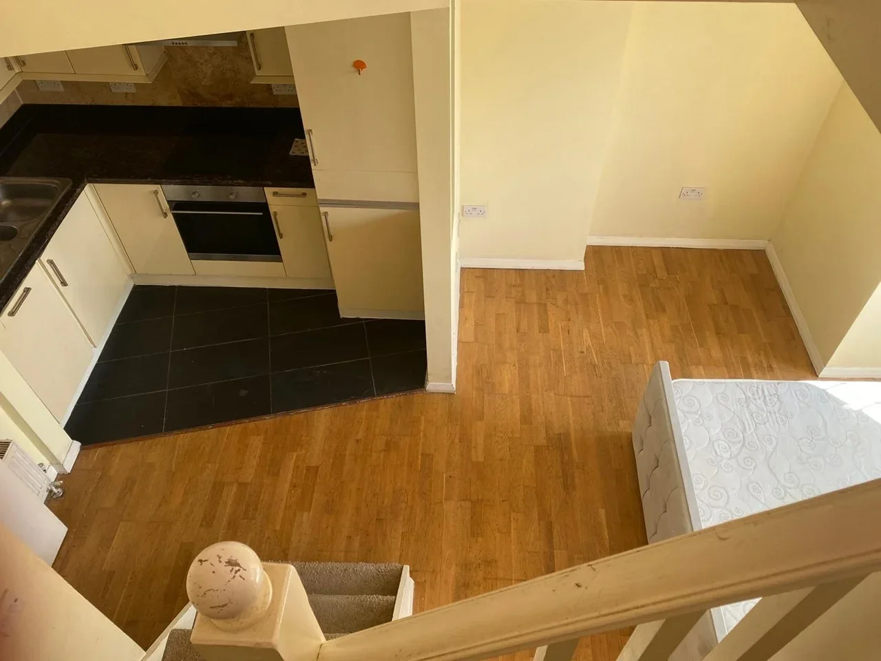 Flat Norbury Crescent in Greater London