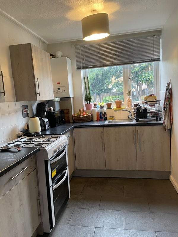 Room Sigdon Road in Greater London