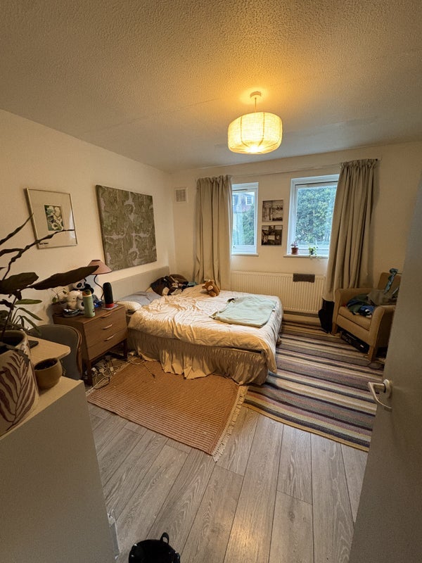 Room Sigdon Road in Greater London