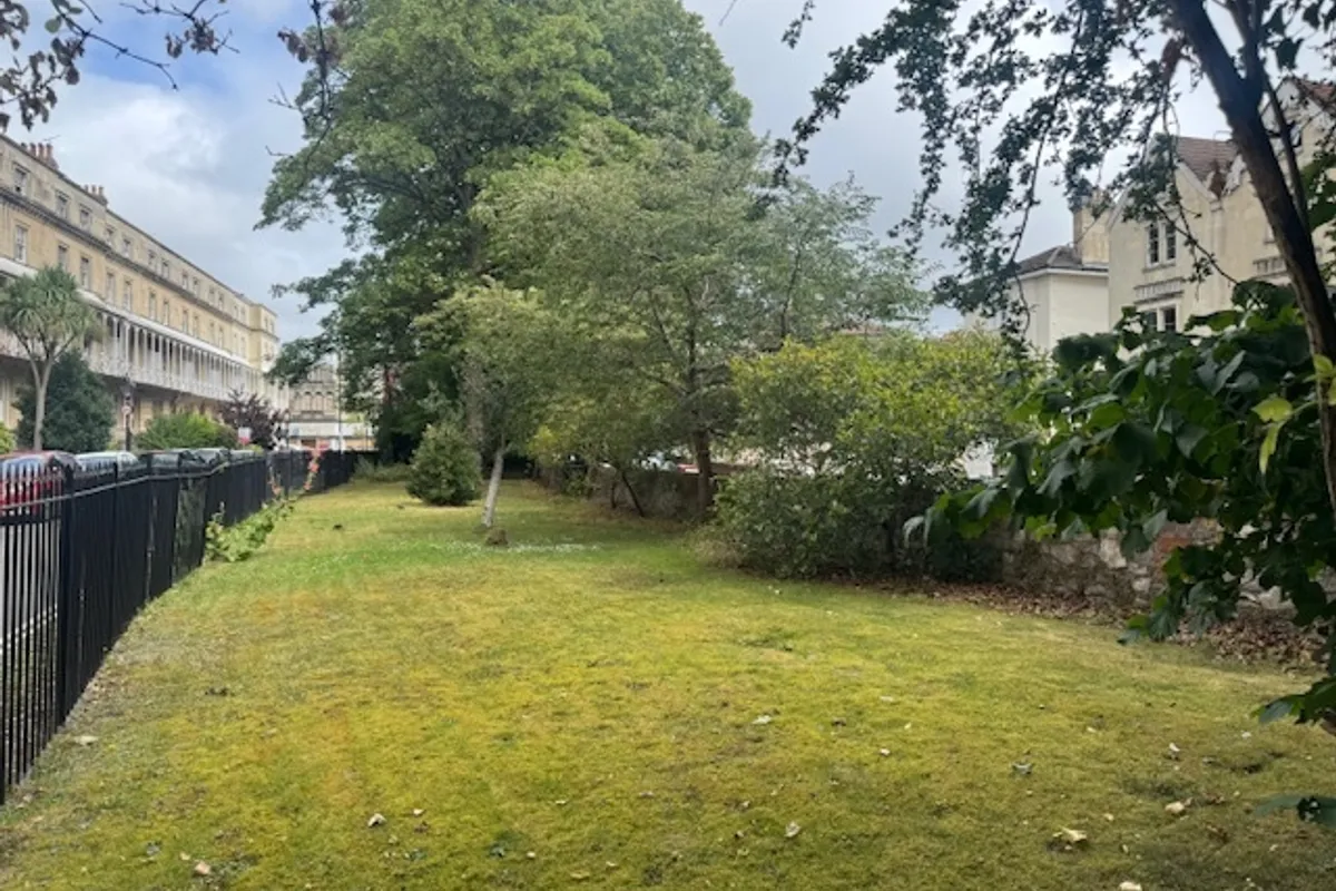 Flat South Parade in Bristol