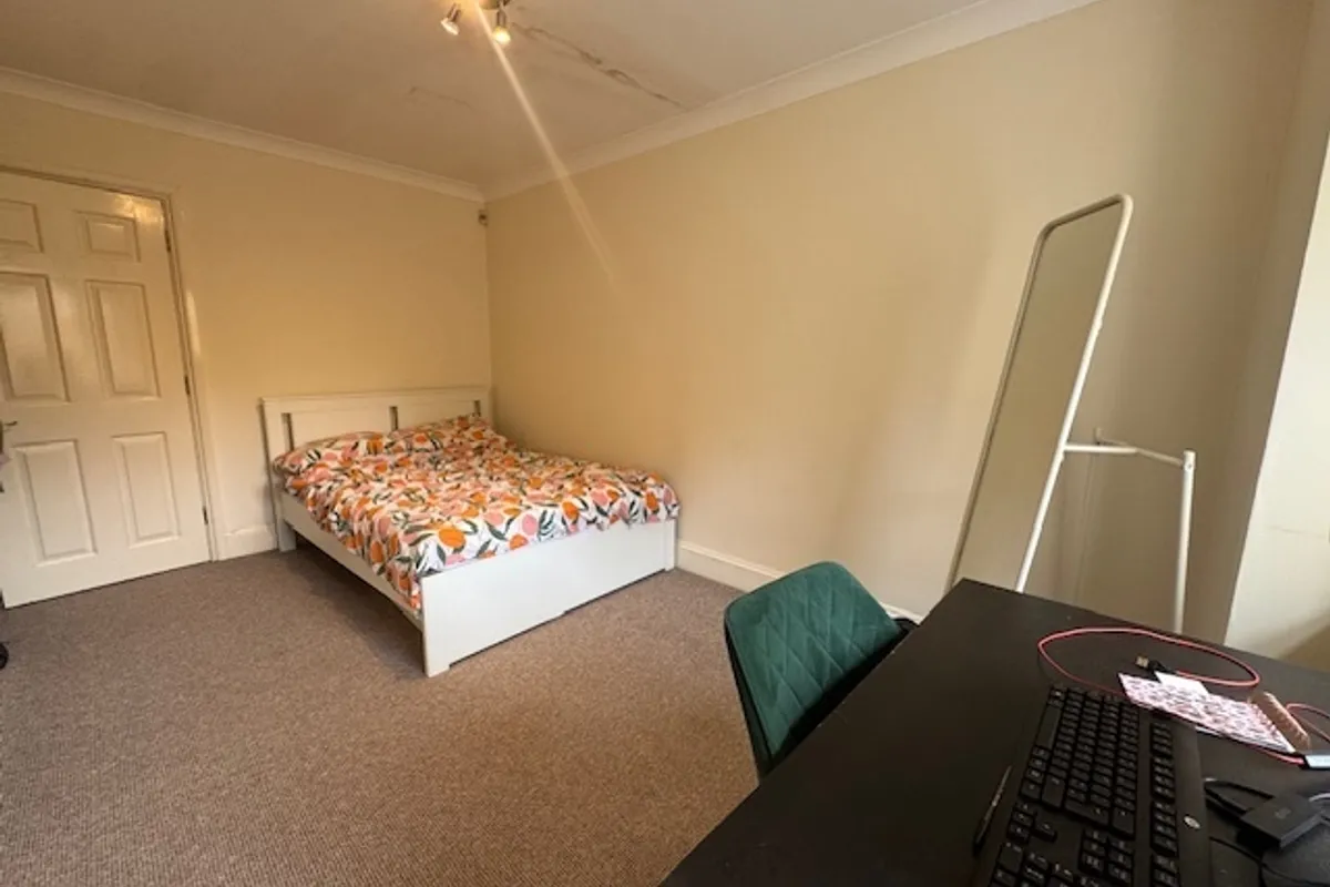 Flat South Parade in Bristol