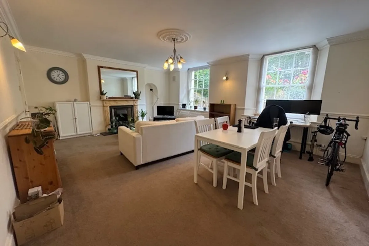 Flat South Parade in Bristol