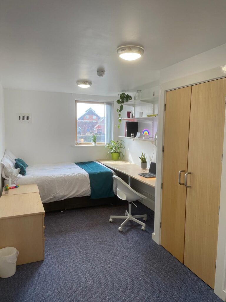 Room Grimwade Street in Ipswich