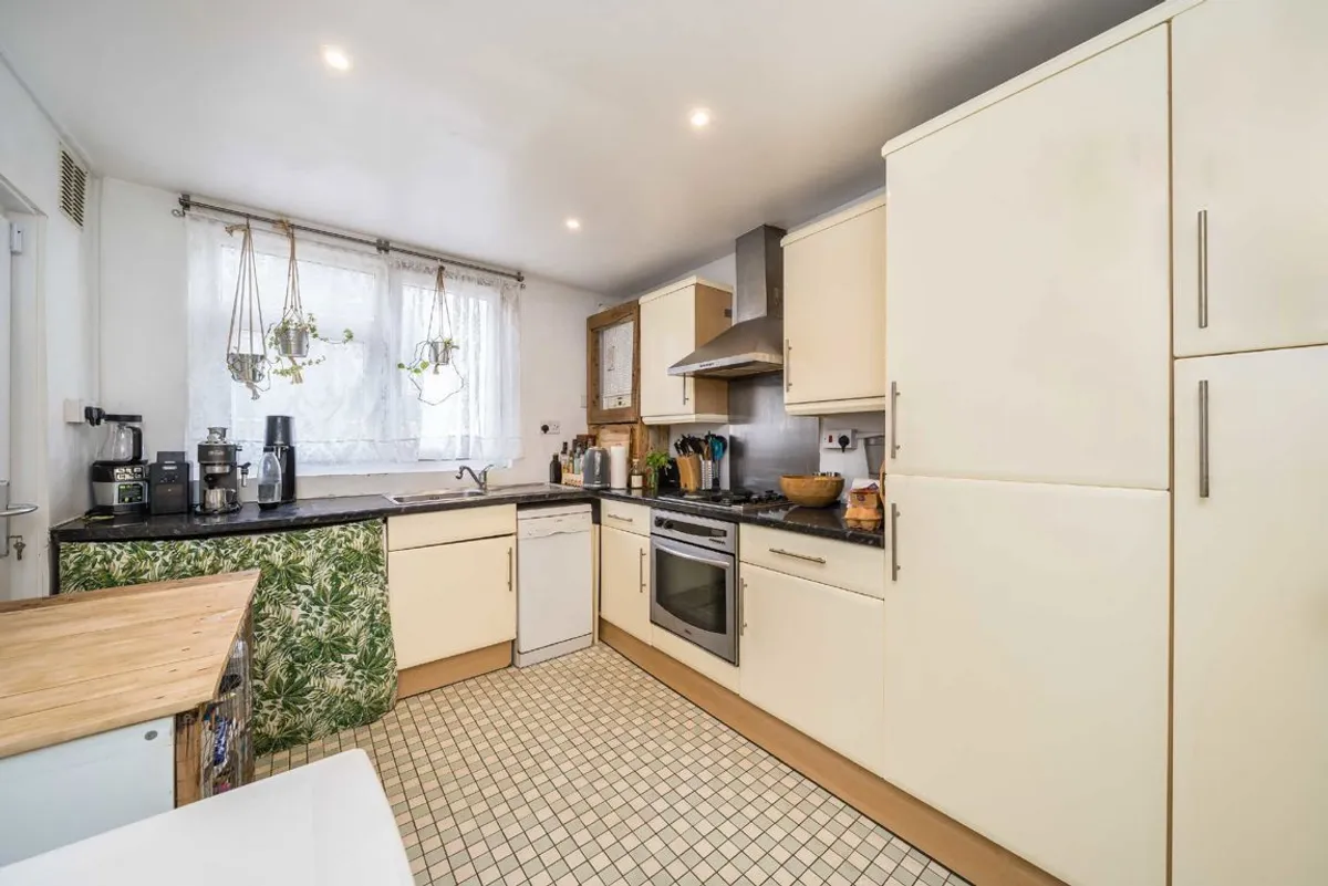 Flat Upper Tooting Park in Greater London