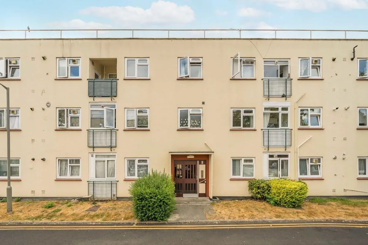 Flat Upper Tooting Park in Greater London