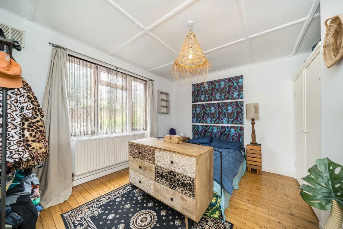 Flat Upper Tooting Park in Greater London