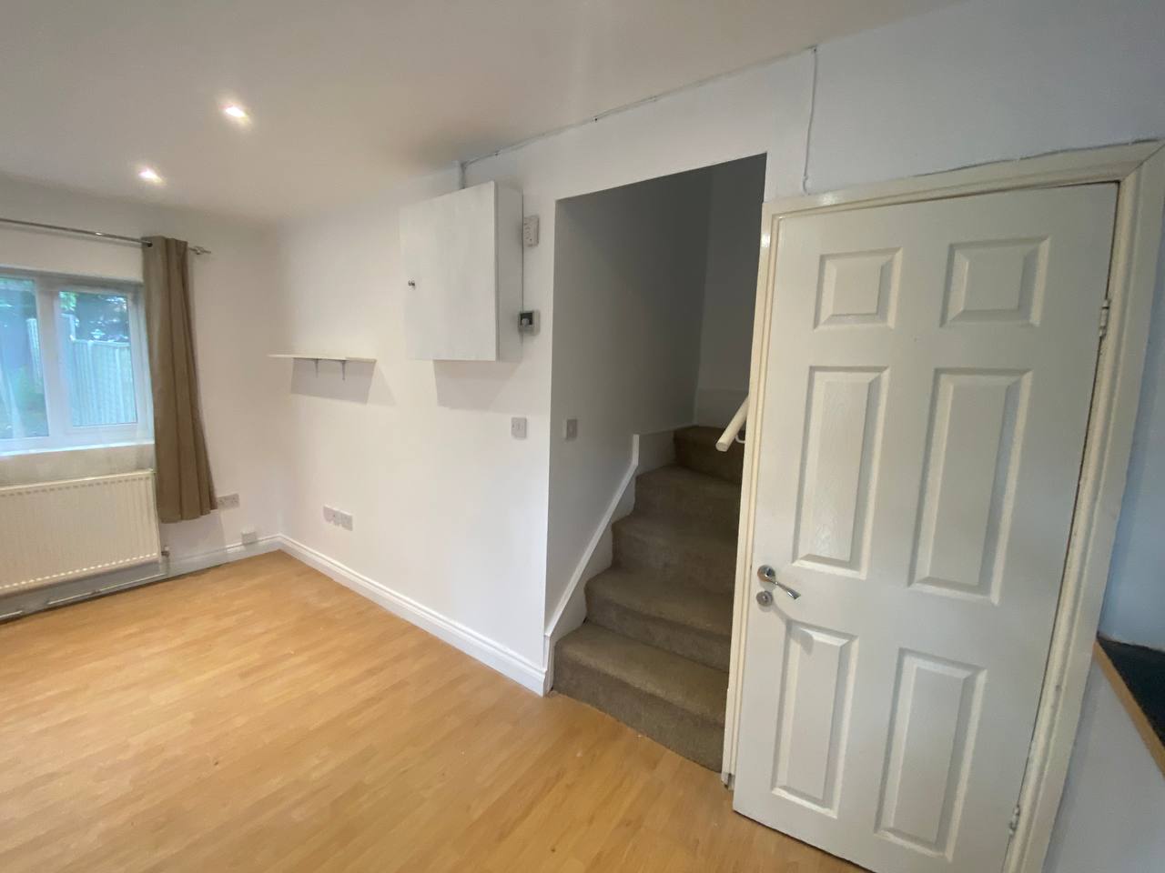 Flat Farm Close in Greater London