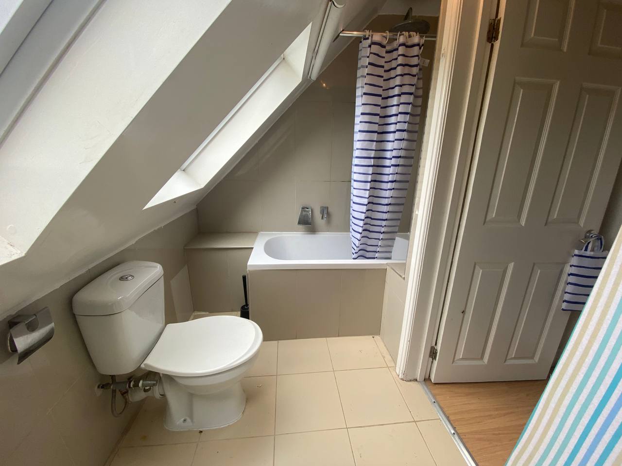 Flat Farm Close in Greater London