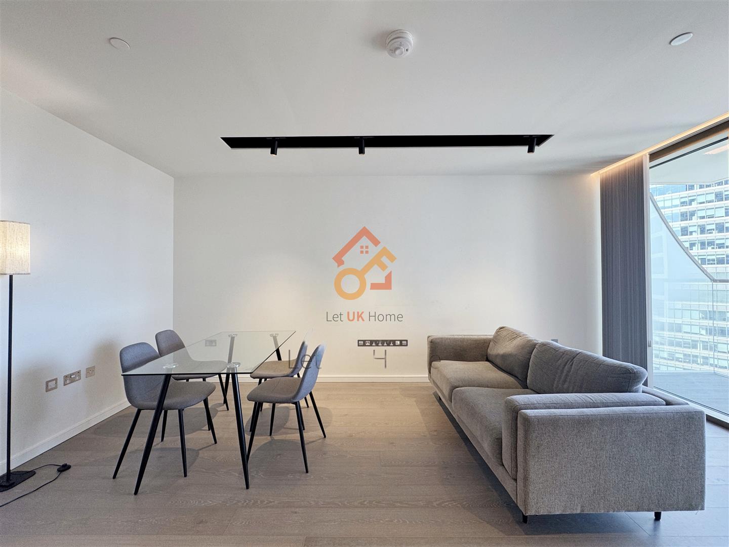 Flat Park Drive in Greater London