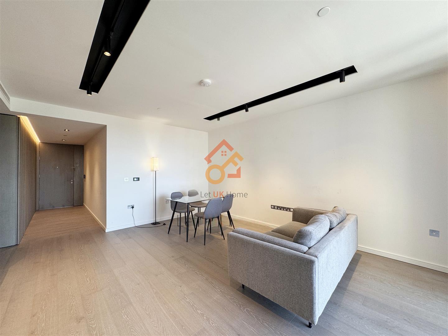Flat Park Drive in Greater London