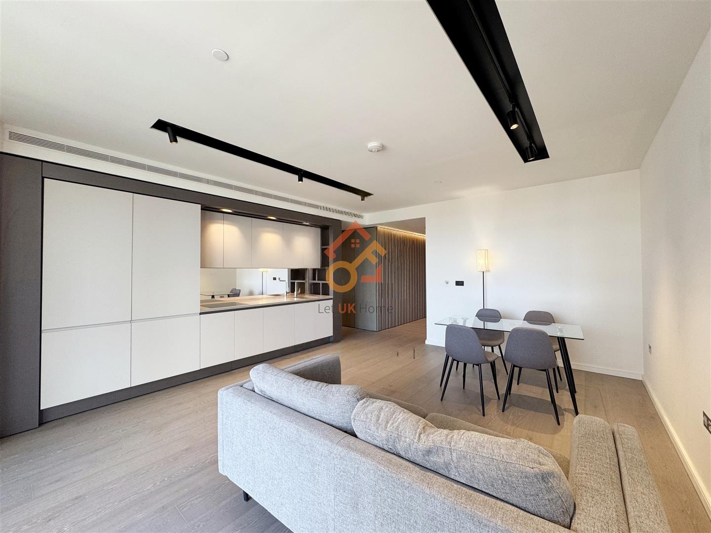 Flat Park Drive in Greater London