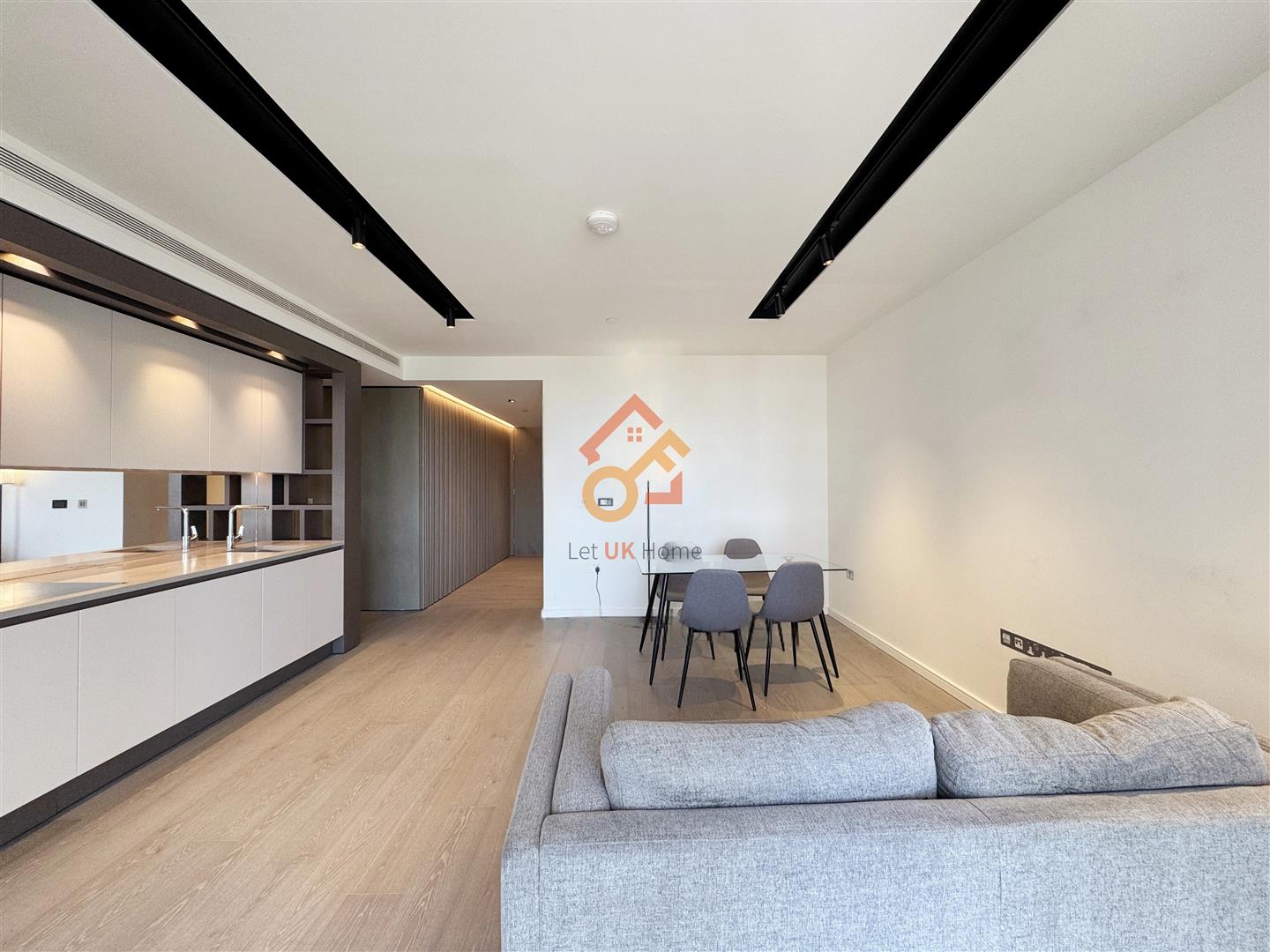 Flat Park Drive in Greater London