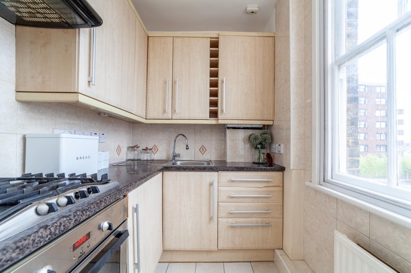 Room Peel Street in Greater London