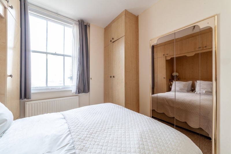 Room Peel Street in Greater London